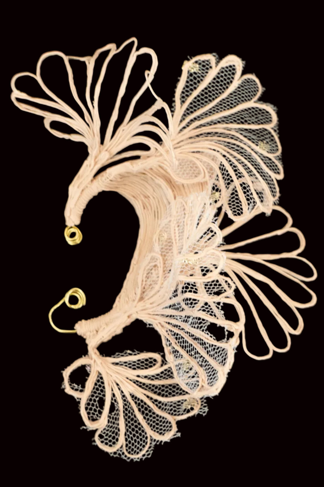 Ornement d’oreille elfique feuille 3D au design organique et féerique, création élégante
