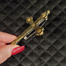 Charger l'image dans la galerie, Cross brooch