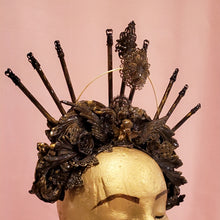 Charger l'image dans la galerie, VENDU SOLD! L'ange en couronne