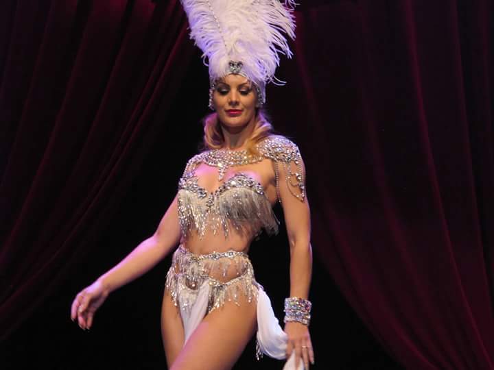 Scarlett James burlesque