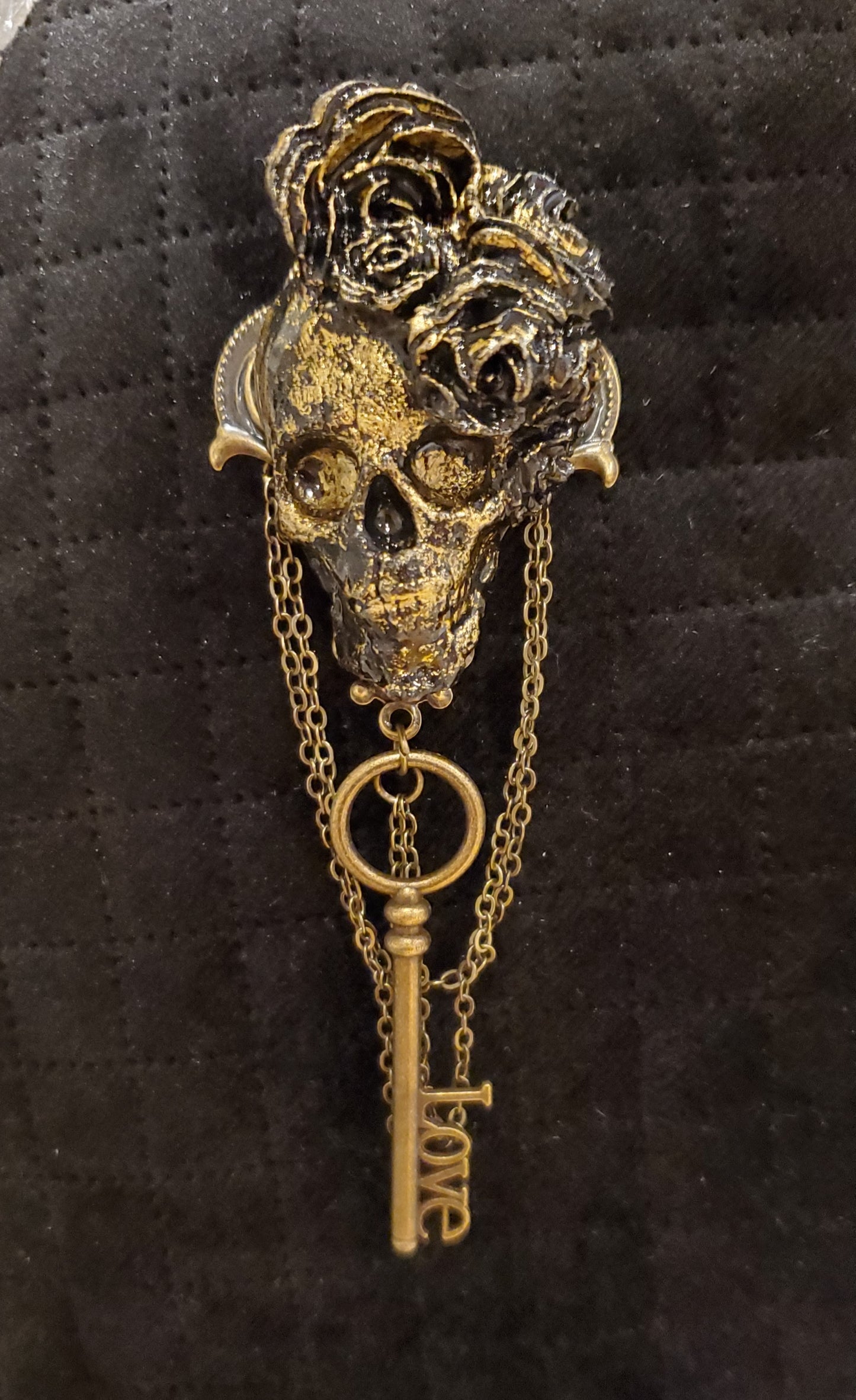 Broche crane et clef